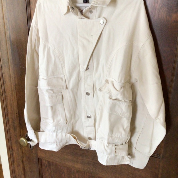 Nasty Gal Embroidered Beaded Oversized Shacket in White Combo sz 4 NWT - Picture 7 of 10